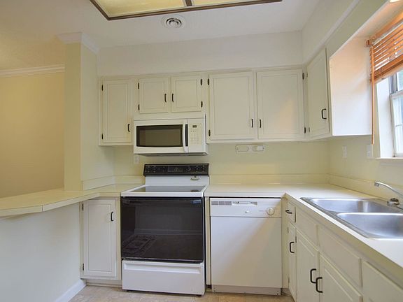 2nd image of 107 Azalea Ct