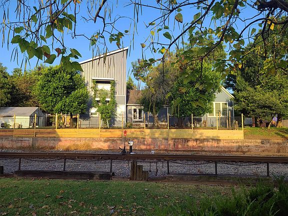 3rd image of 303 W Alamo St