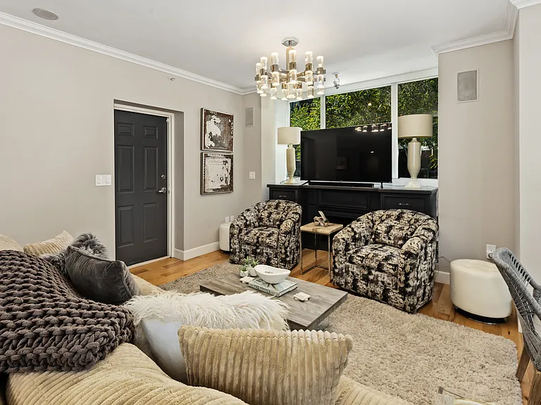 300 W Beech St #3 — Photo 26