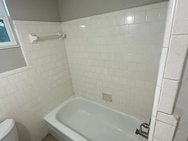 2851 Sophia St — Photo 37