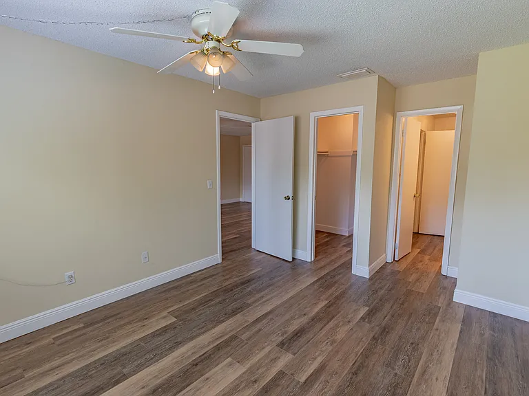 632 Kenwick Cir #202 — Photo 13