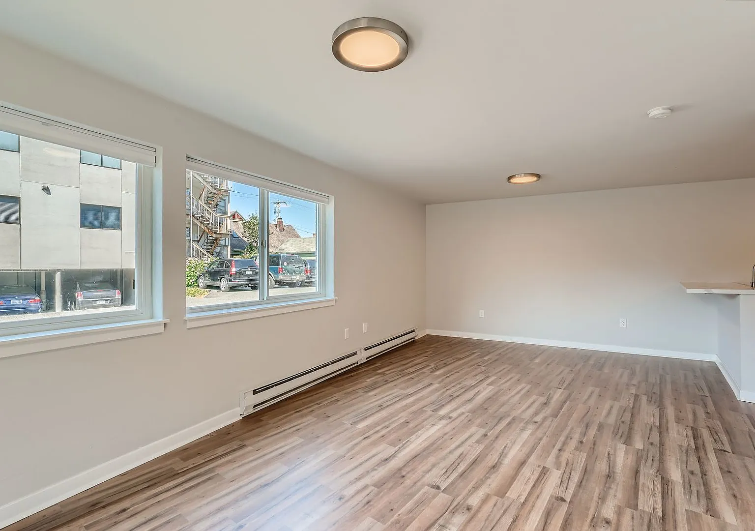 Four Seasons Apartments — Photo 4