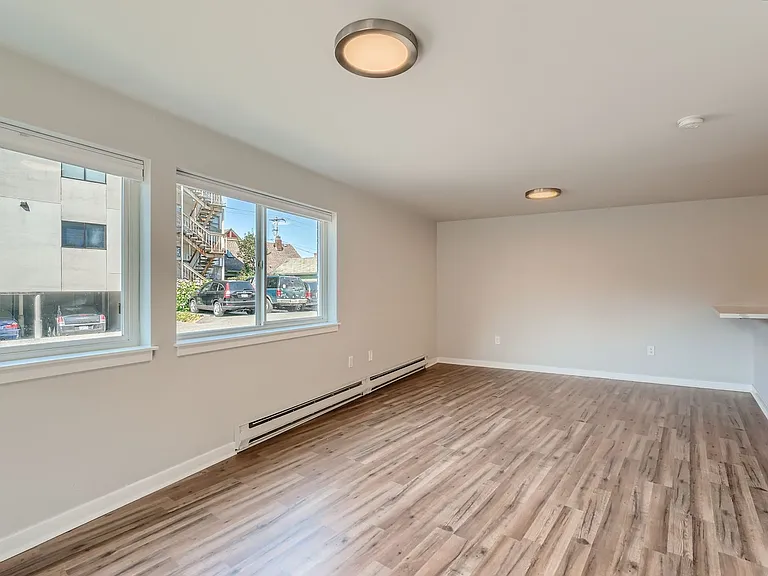 Four Seasons Apartments — Photo 4