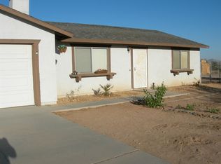 11090 Blackfoot Rd, Apple Valley, CA 92308