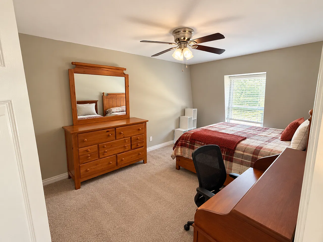 2 bed, 766 sqft, $1,200 — Photo 2
