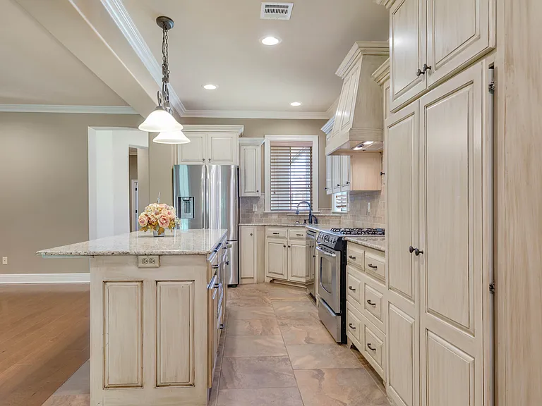 103 Ashville Ln — Photo 4