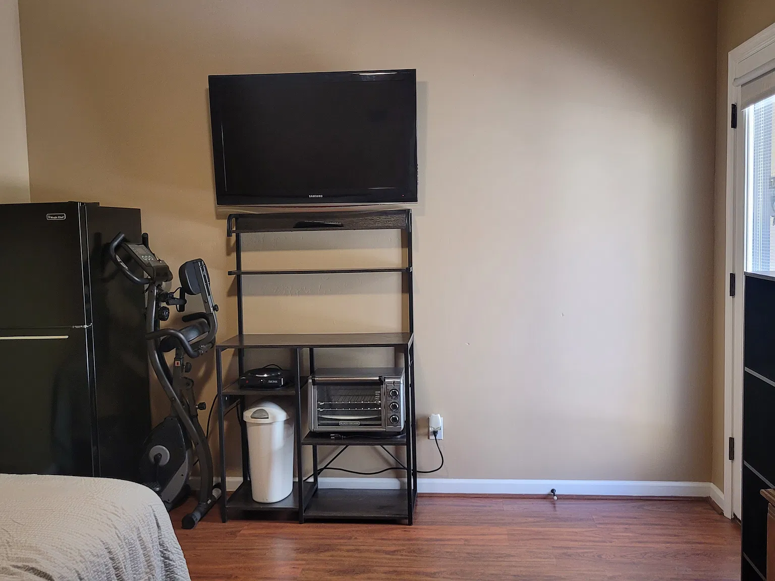 Studio, 220 sqft, $950 — Photo 4