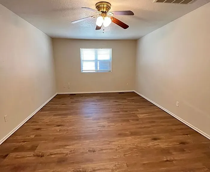 3611 N Drexel Blvd — Photo 16
