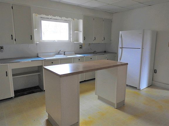 3rd image of 49 East Ave