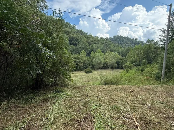 339 Old Hammond Post Office Rd #R, Flat Lick, KY 40935