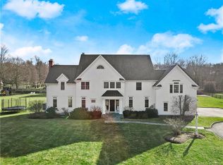 157 Boggs Hill Rd, Newtown, CT 06470