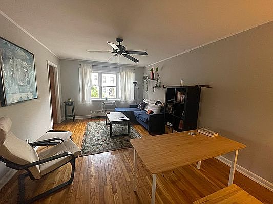 4th image of 2402 28th St #2