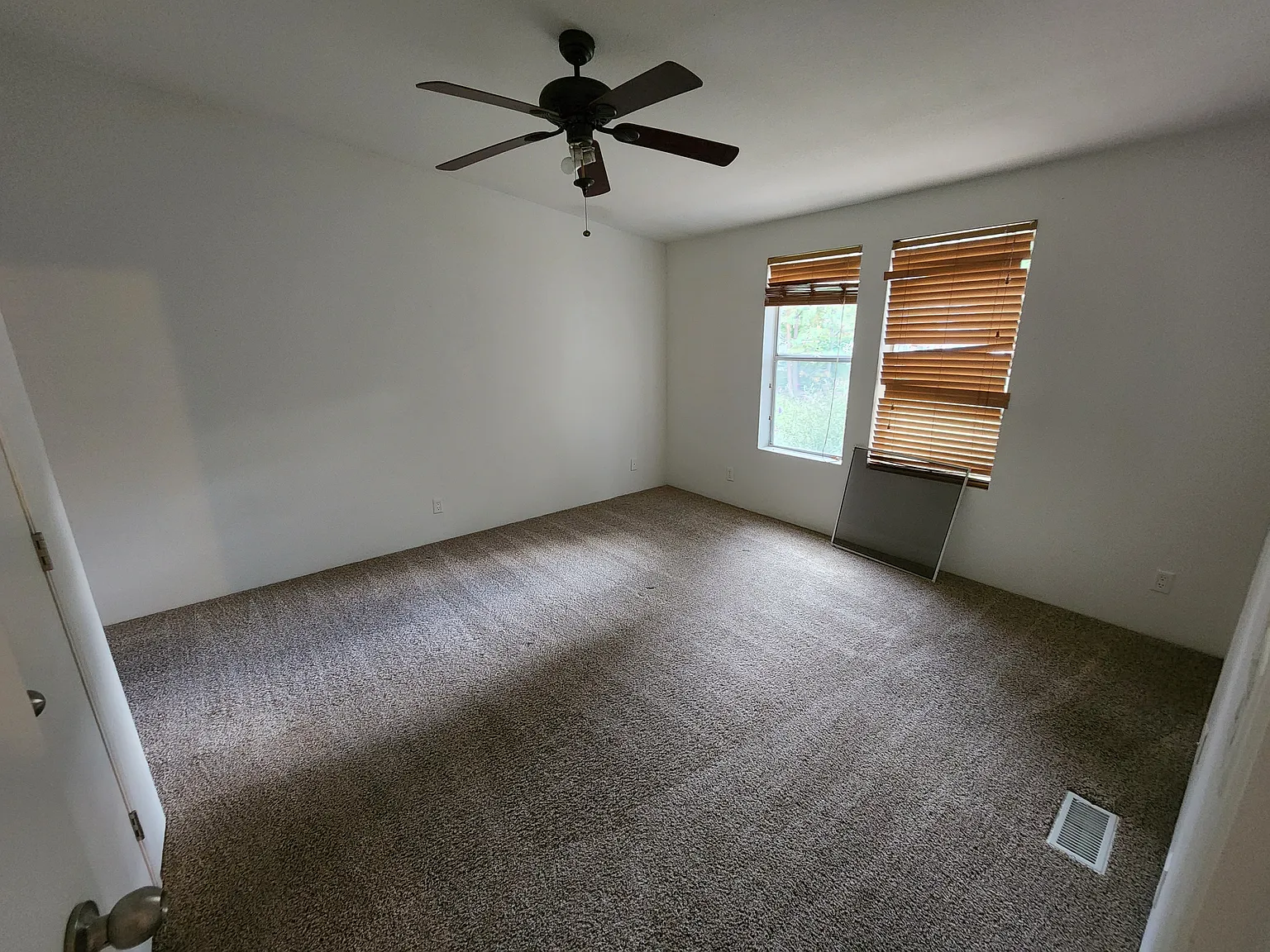3 bed, 1276 sqft, $2,200 — Photo 2