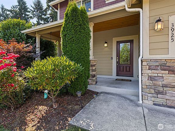 4th image of 3925 19th Avenue NE
