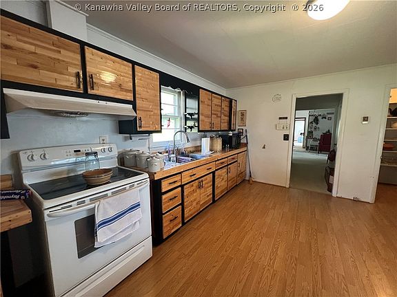 5th image of 90 River Ln