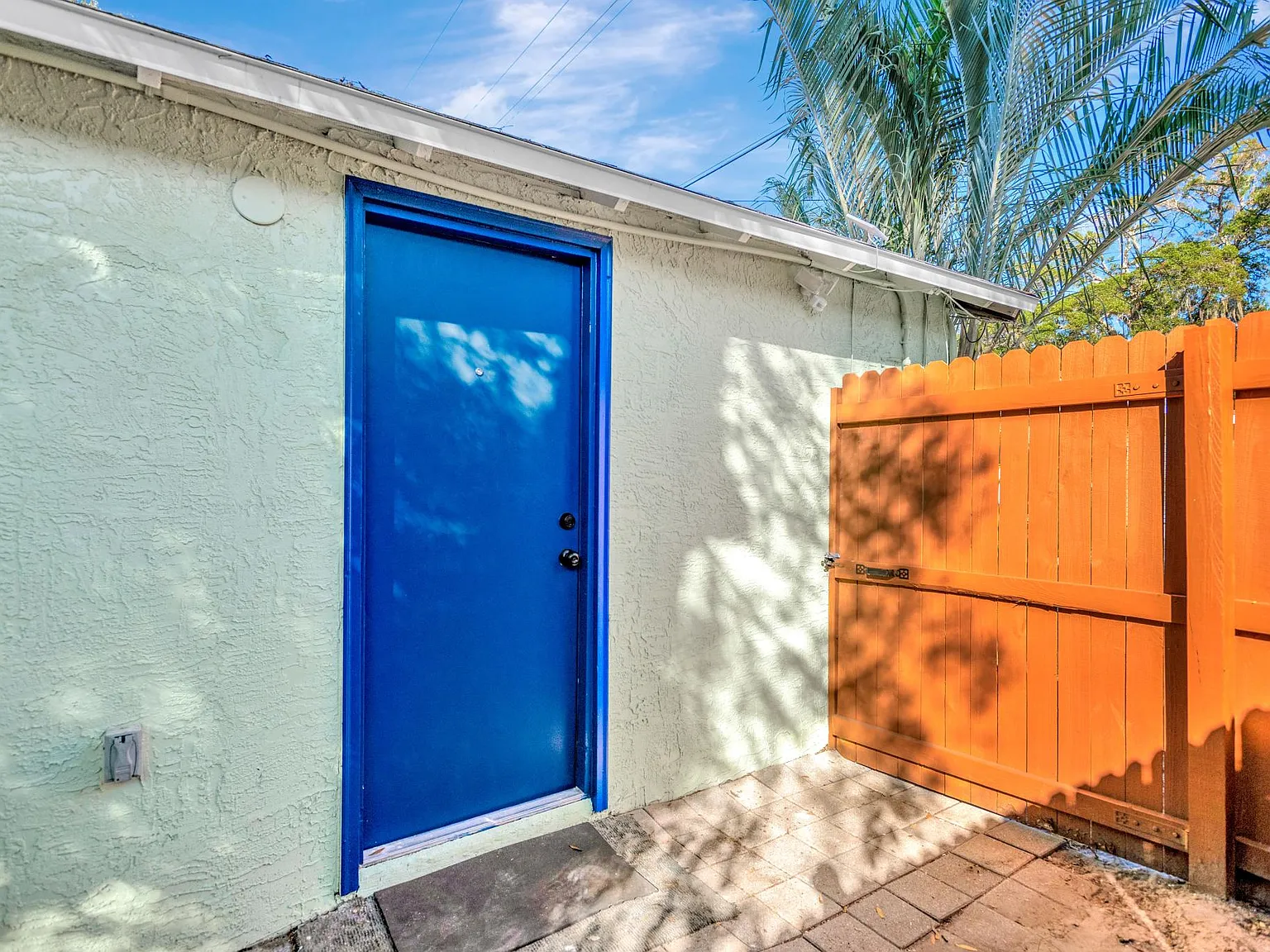 2 bed, 800 sqft, $1,825 — Photo 3