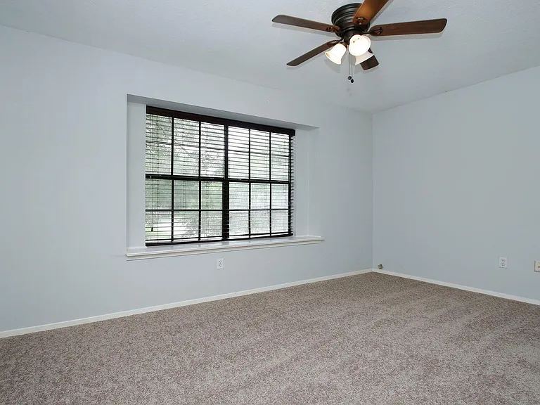1 Greeningdon St — Photo 10