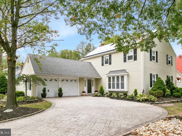 223 Southview Dr, Delran, NJ 08075