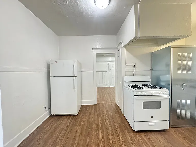 Vernon Ave - 458 — Photo 19