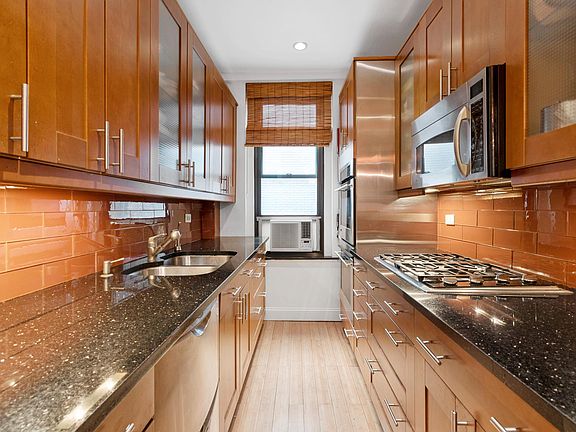 4th image of 1049 Park Ave #10B
