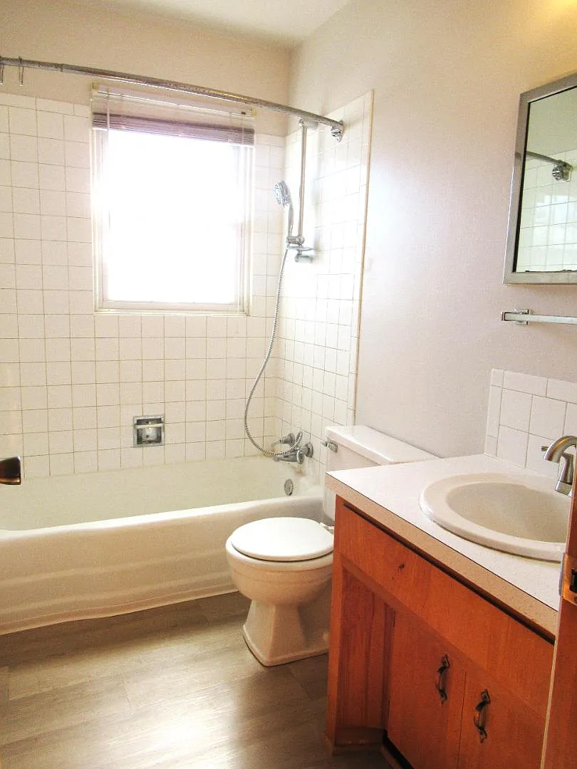 1625 Baltimore St — Photo 3