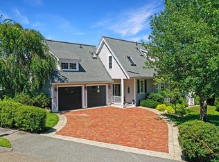 2 Riverside Dr, Marblehead, MA 01945