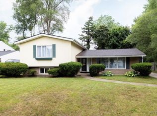 39 Halwill Dr, Amherst, NY 14226