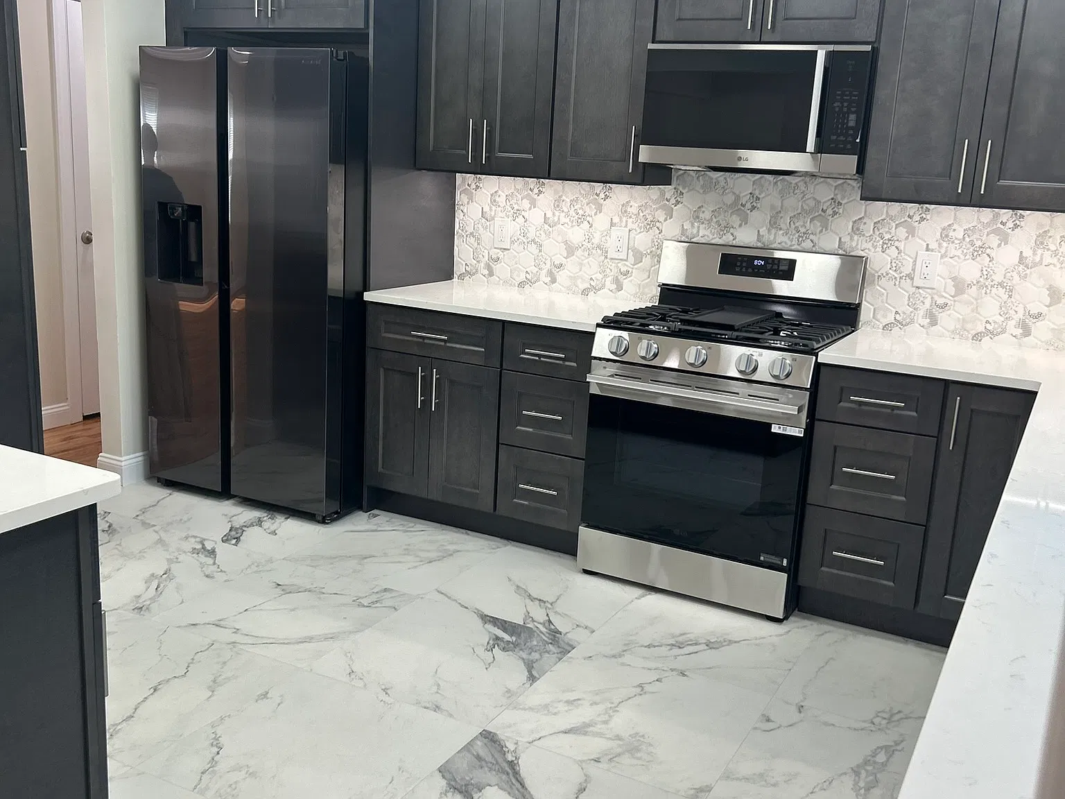 5 bed, 2672 sqft, $4,100 — Photo 2