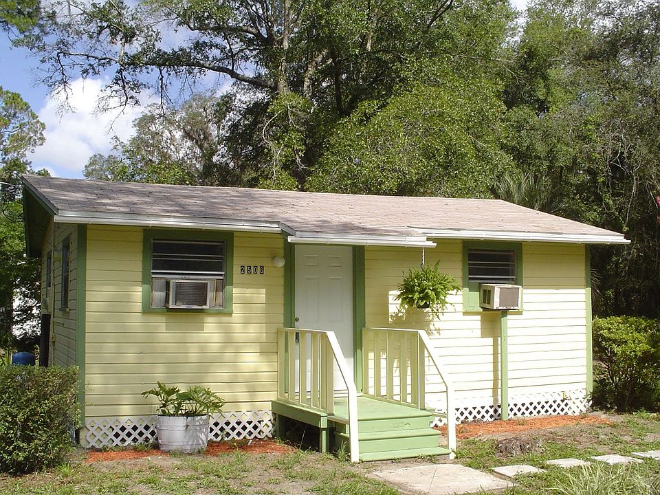 1st image of 2506 NE 70th St