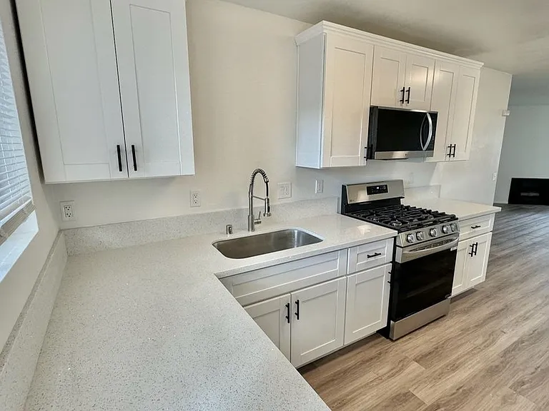 3515-3563 Roosevelt St - Su Casa Apartments — Photo 10