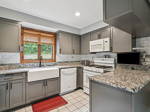 5th image of 530 West Road