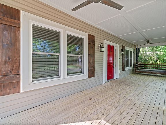 2nd image of 15 Smoking Oaks Rd
