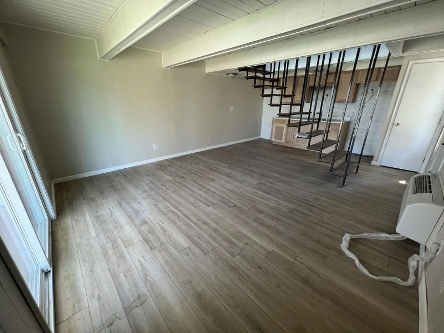 390/396 N Cedar St Apartments — Photo 4