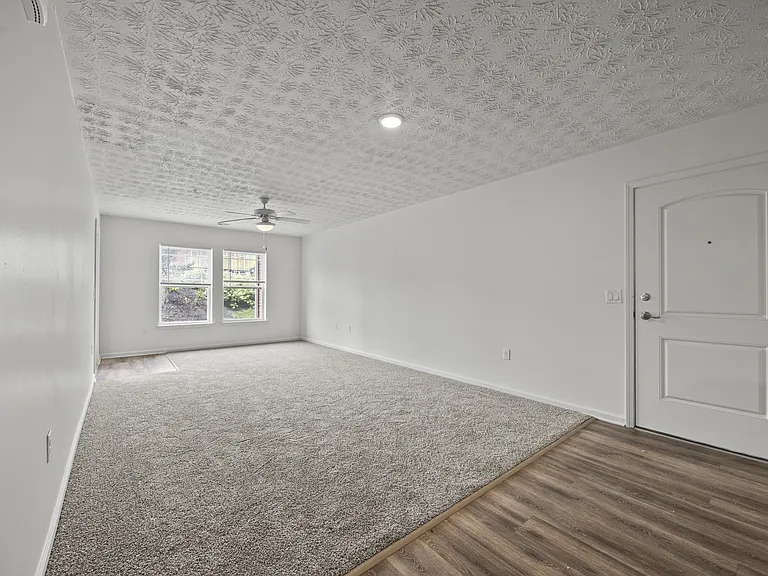 Whispering Creek Apartments — Photo 23