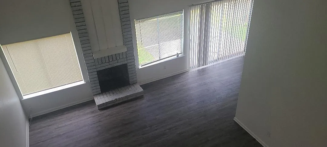 4 bed, 2.0 bath, 1867 sqft, $2,200 — Photo 2