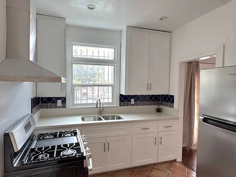 3901 W 8th St #A — Photo 4