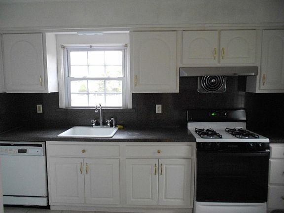 4th image of 50 Kensington Ave