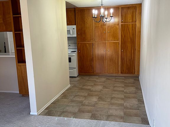 Living room to dining area