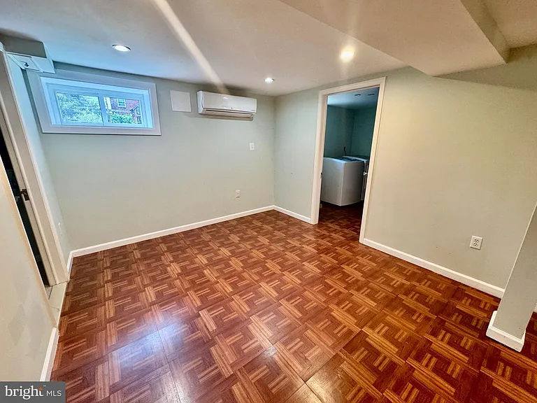 204 S Irving St — Photo 17