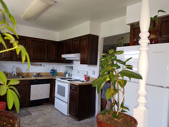 2nd image of 425 Stewart Ave