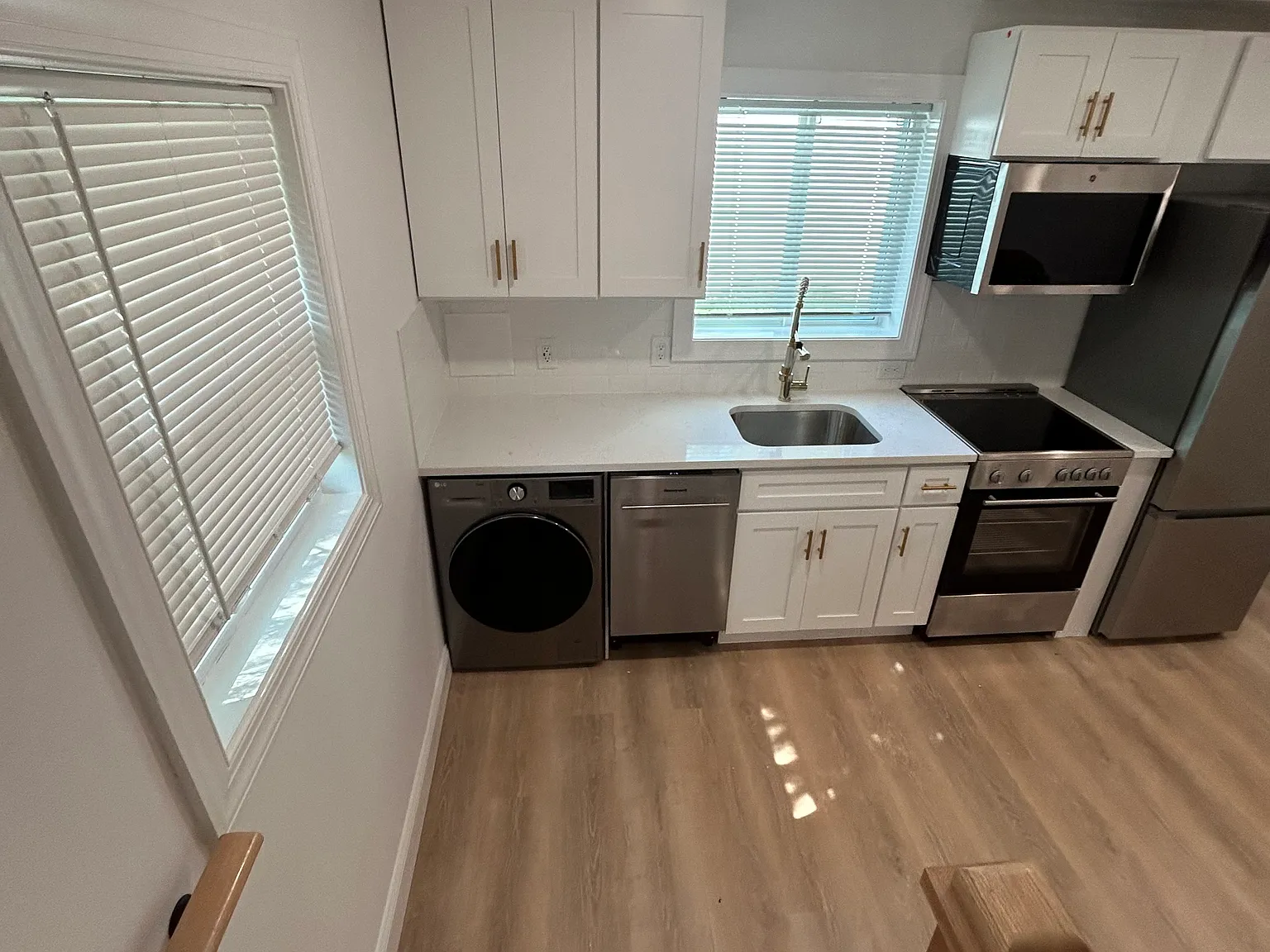 2 bed, 900 sqft, $2,400 — Photo 2