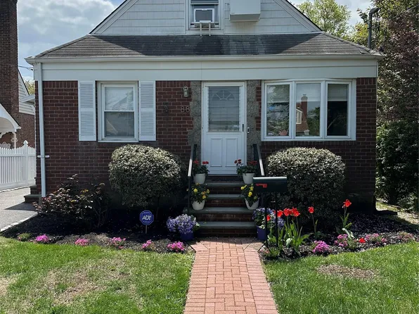 88 Dyckman Avenue, New Hyde Park, NY 11040