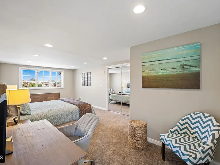 305 Ocean Dr — Photo 35