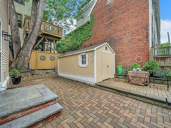 4th image of 13 Oak St