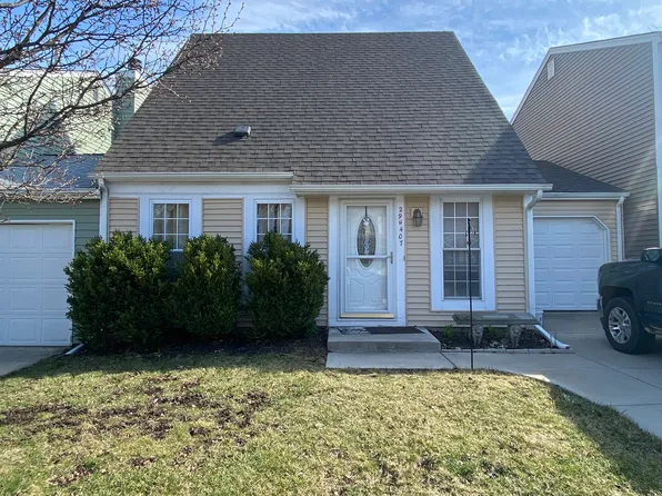 29W407 Candlewood Ln, Warrenville, IL 60555