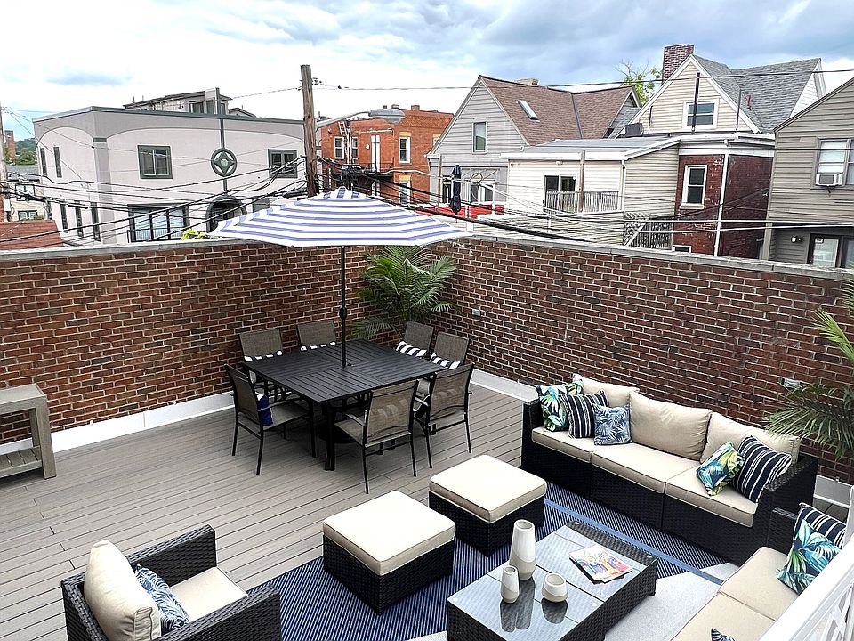 Brand New Large Deck 
Great for entertaining!