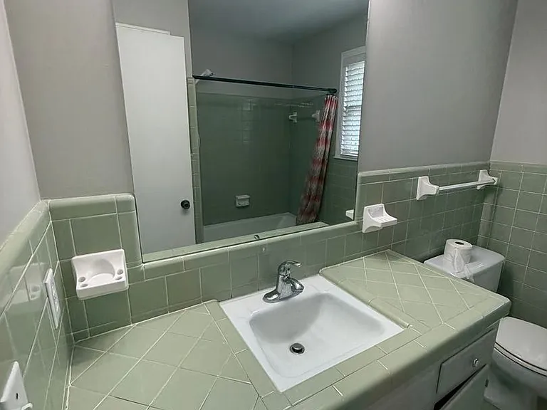 160 E Regent Dr — Photo 18
