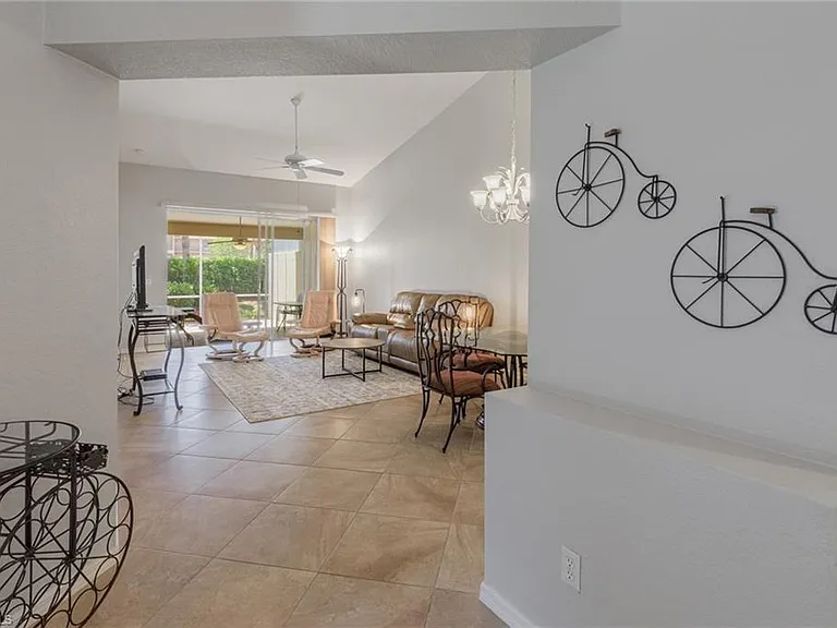 5502 Greenwood Cir #1 — Photo 5