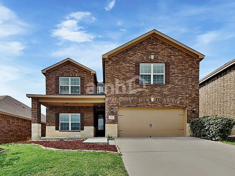 920 Summer Stream Rd — Photo 1