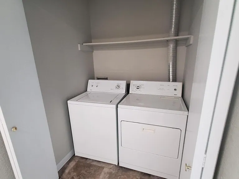 2458 Allegheny Dr — Photo 12